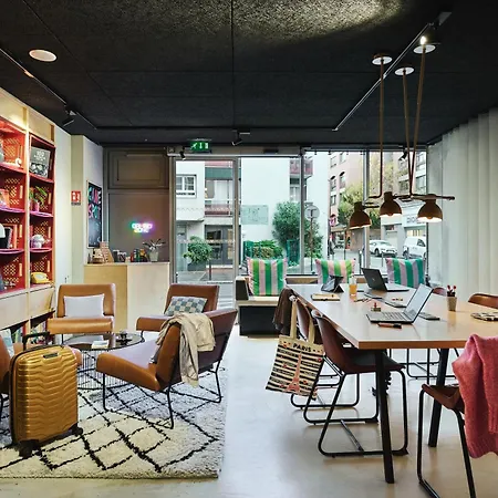 Moxy Paris Bastille-3